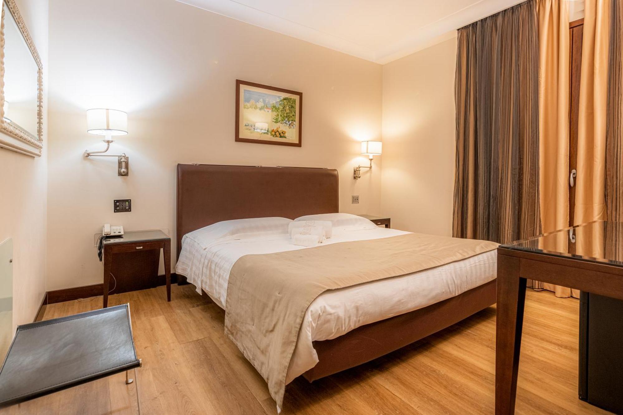 Hotel Cala Del Porto 비보 발렌티아 마리나 외부 사진