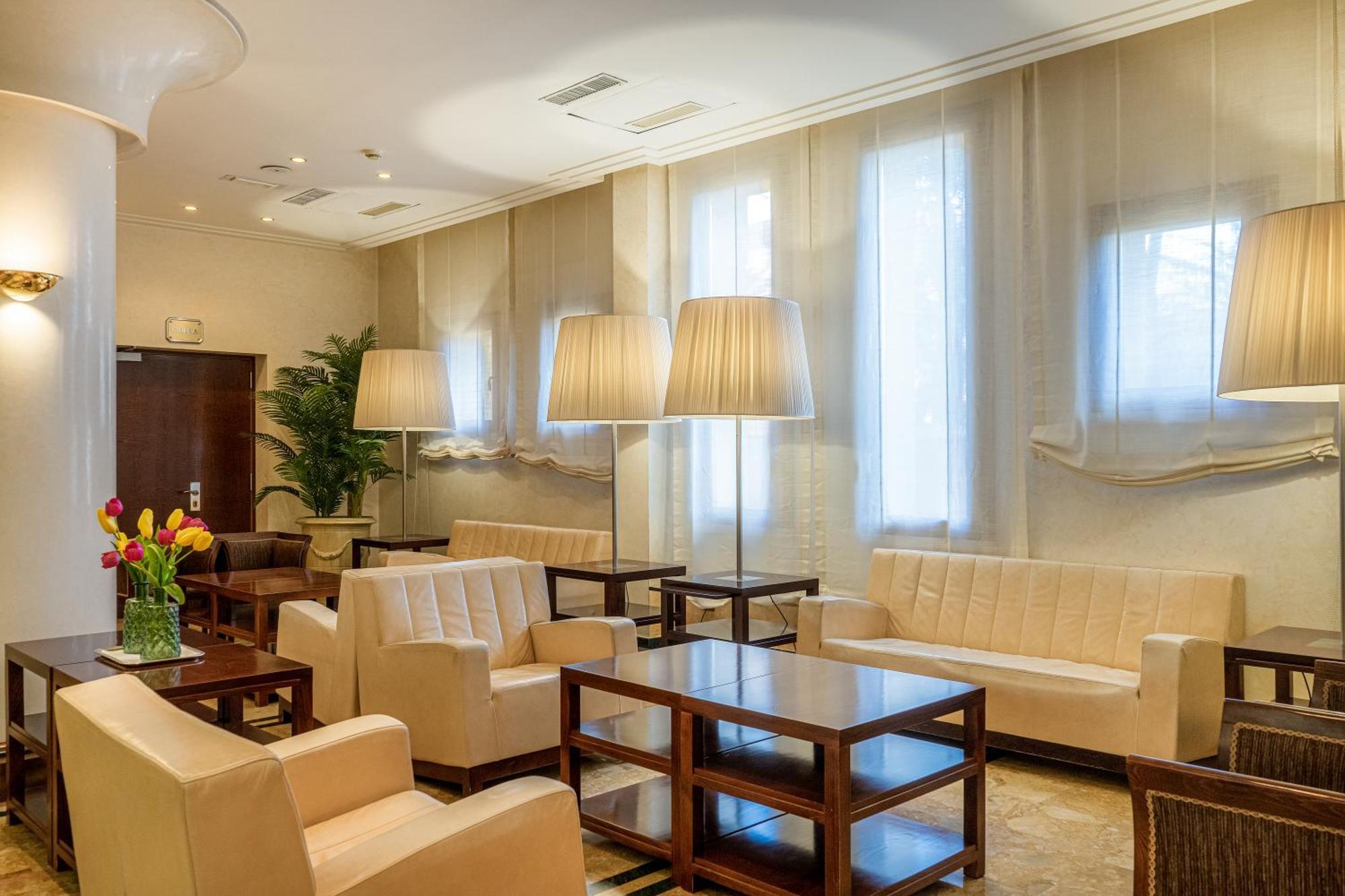 Hotel Cala Del Porto 비보 발렌티아 마리나 외부 사진